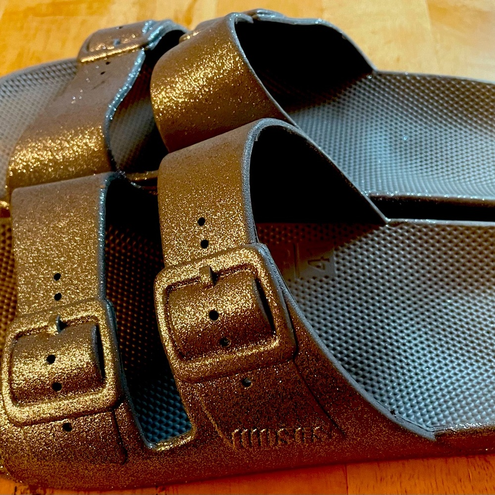 Freedom Moses Flip Flops Glittery Silver